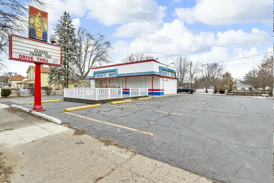 More Photos Of 1201 Cooper St, Jackson Freestanding For Sale