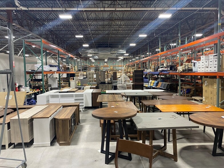 More Photos Of 1553 W 9000 S, West Jordan Department Store For Sale