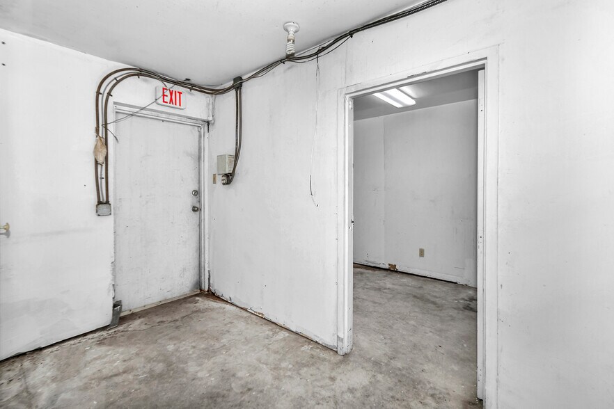 More Photos Of 1220 S Washington Ave, Titusville Convenience Store For Sale
