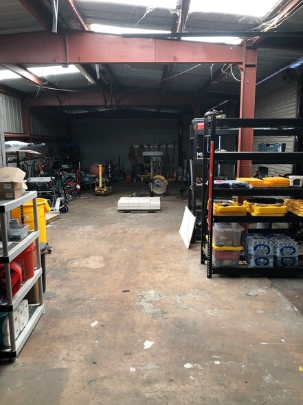 More Photos Of 417 Magnolia St, Altamonte Springs Light Distribution For Lease