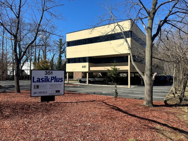 More Photos Of 351 Evelyn St, Paramus Medical For Lease
