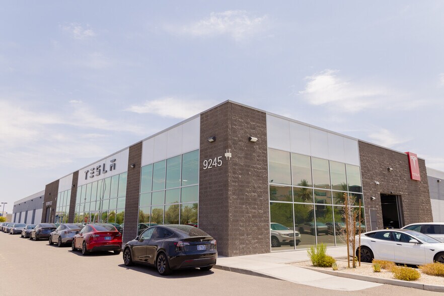 More Photos Of 9141 W Glendale Ave, Glendale Storefront For Lease