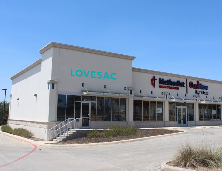 More Photos Of 14775 IH-35 N, Selma Bank For Lease