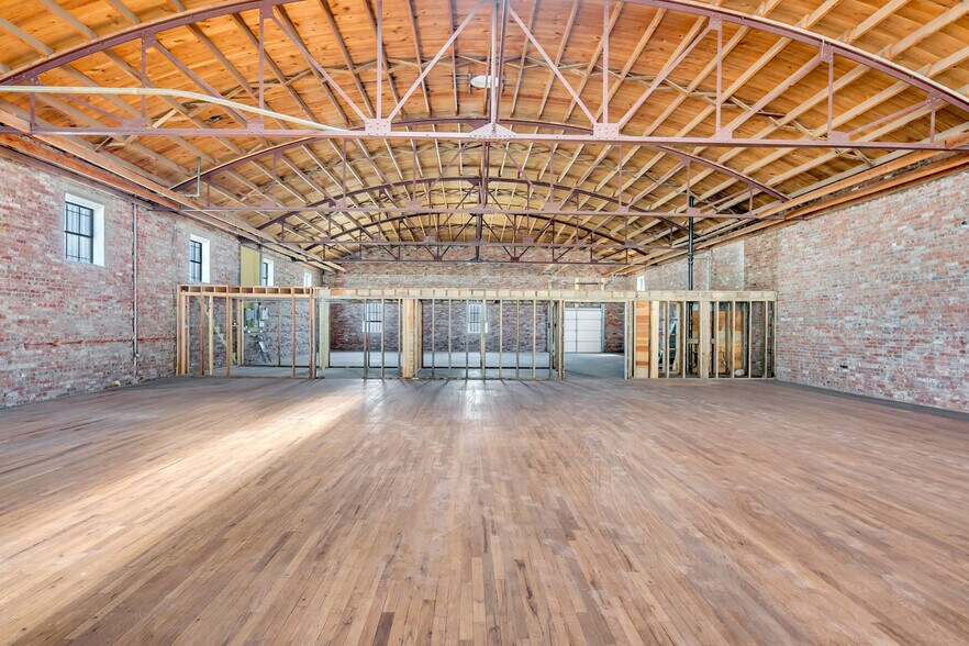 More Photos Of 815 W Broadway St, Ardmore Freestanding For Sale