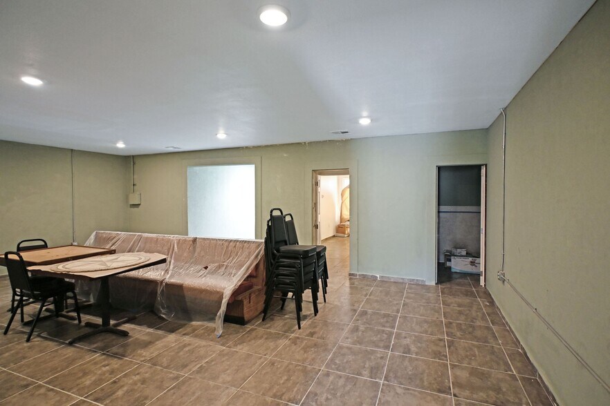More Photos Of S 2162 S WW White Rd, San Antonio Restaurant For Sale