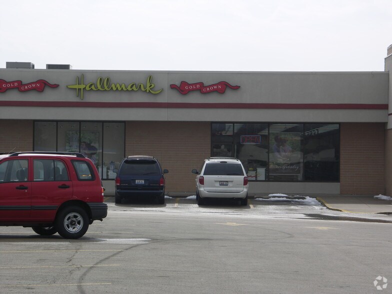 More Photos Of 342-380 W Chrysler Dr, Belvidere Storefront For Sale