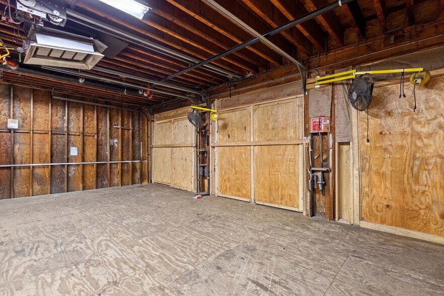 More Photos Of 598 Wood Ave, Woonsocket Freestanding For Lease