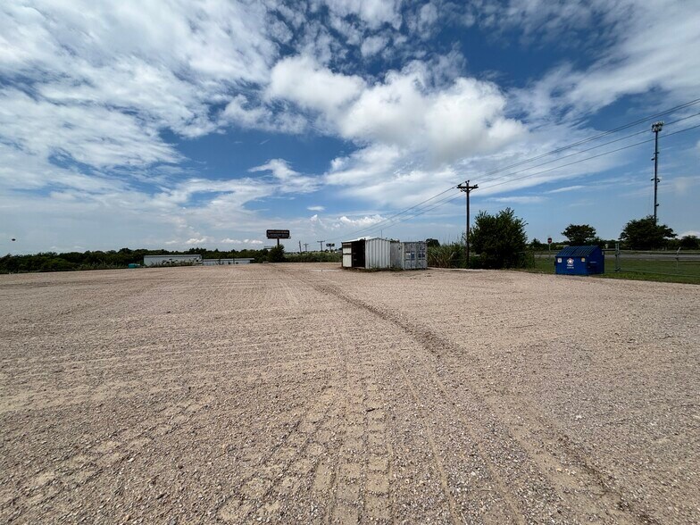 More Photos Of 10959 Highway 290 W, Brenham Warehouse For Sale