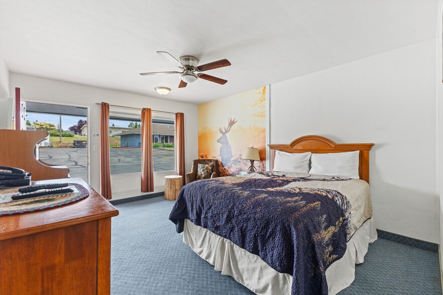 More Photos Of 787 N Central Blvd, Coquille Hotel For Sale