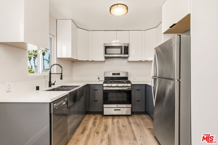 More Photos Of 1838 20th St, Santa Monica Apartments For Sale