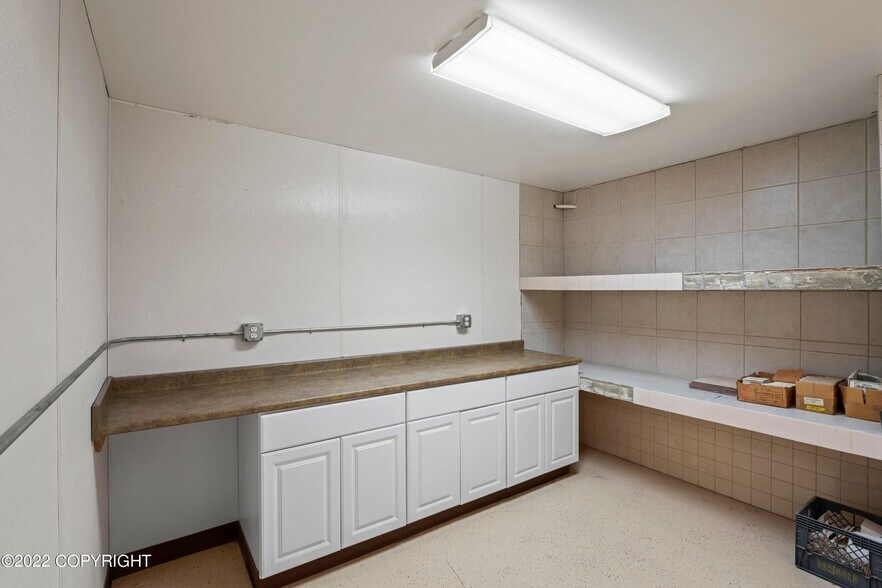 More Photos Of 36142 Pine St, Soldotna Light Manufacturing For Sale