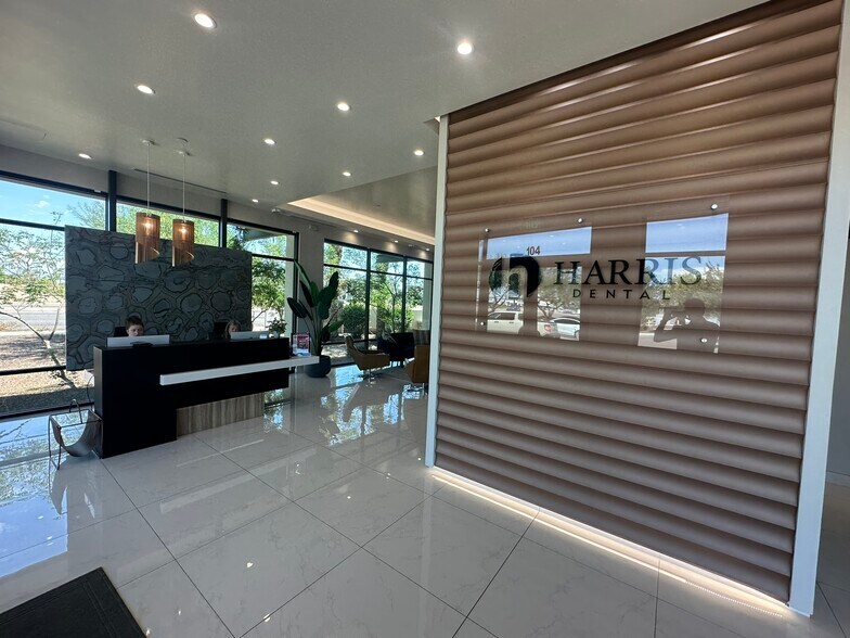 More Photos Of 2540 S San Tan Village Pky, Gilbert Freestanding For Lease