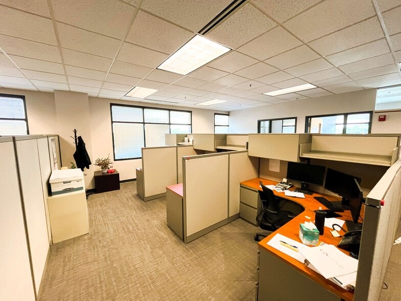 More Photos Of 20 Allen Ave, Webster Groves Office For Lease