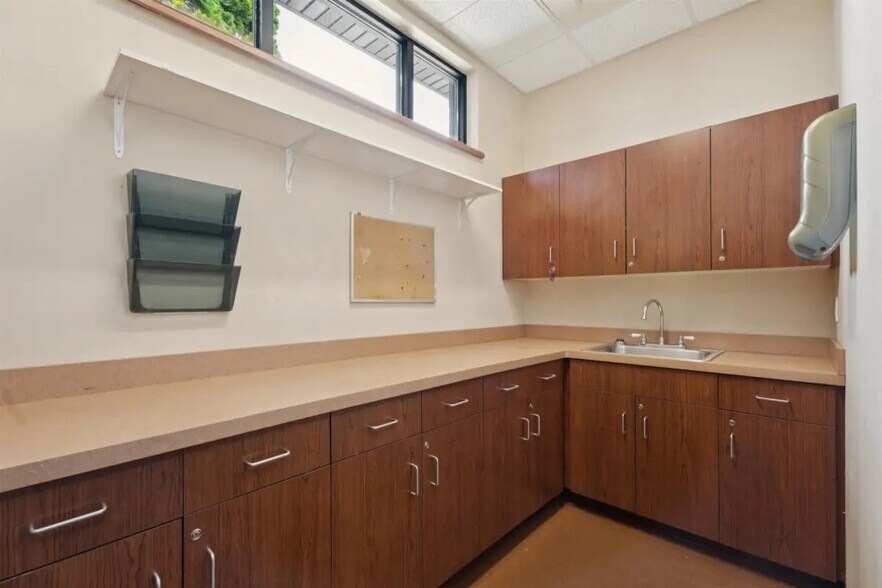 More Photos Of 180 Knights Way, Fond Du Lac Medical For Sale