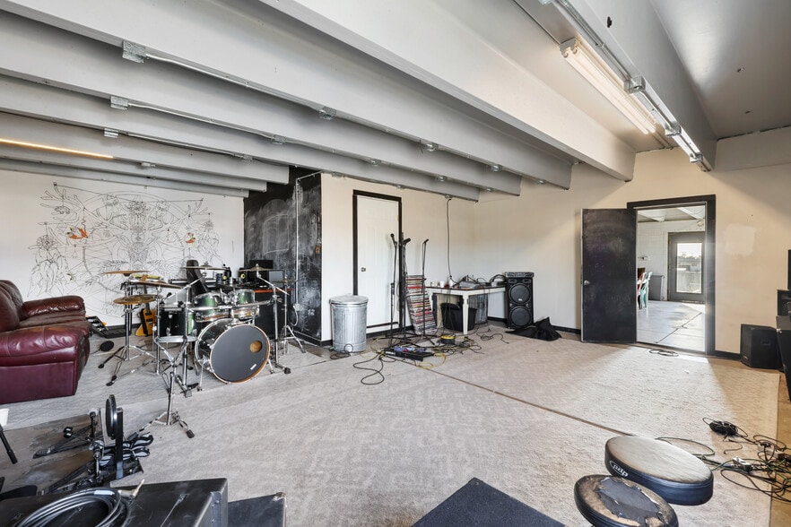 More Photos Of 3001 E Platte Ave, Colorado Springs Service For Sale