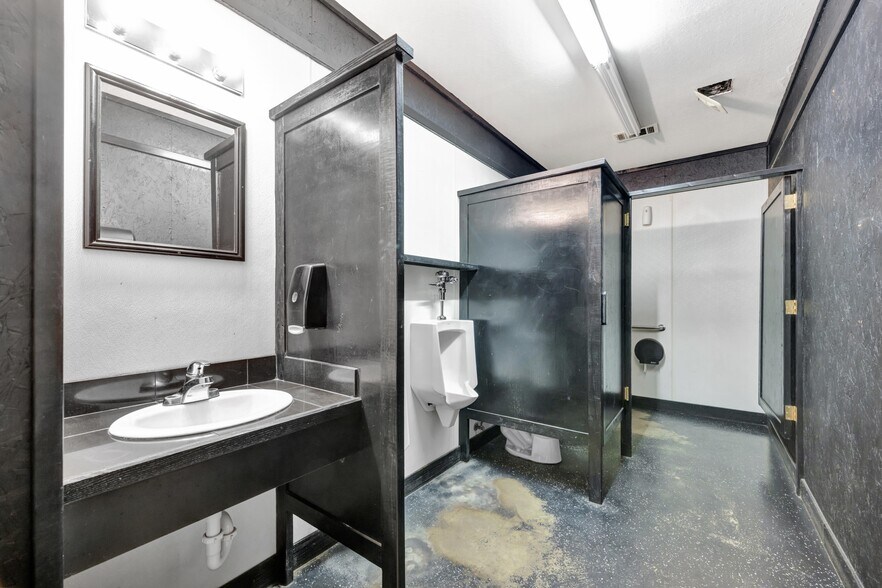 More Photos Of 5287 US Highway 59, Nacogdoches Restaurant For Sale