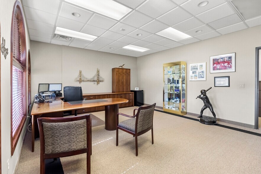 More Photos Of 33 Hiram St, Lake Orion Medical For Lease