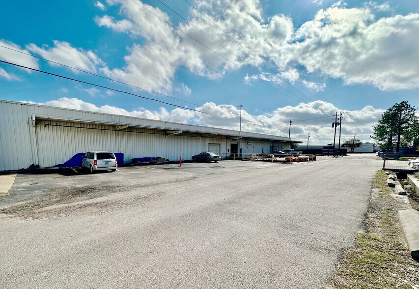 More Photos Of 1605 Genoa Red Bluff Rd, Pasadena Warehouse For Lease