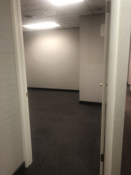 More Photos Of 31040-31046 Utica Rd, Fraser Office Residential For Lease