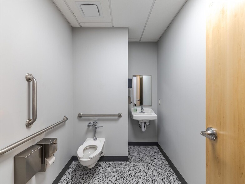 More Photos Of 520 W Roosevelt Blvd, Philadelphia Medical For Sale