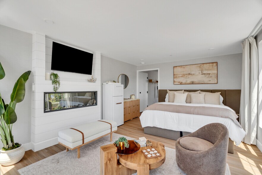 More Photos Of 32 Broadway Ave, Mystic Hotel For Sale