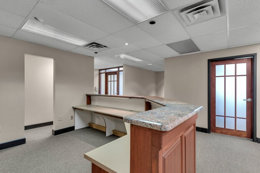 More Photos Of 590 Cataraqui Woods Dr, Kingston Flex For Sale