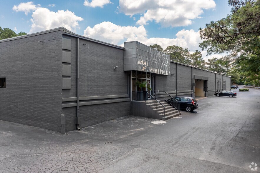 More Photos Of 2144-2148 Hills Ave NW, Atlanta Light Manufacturing For Lease