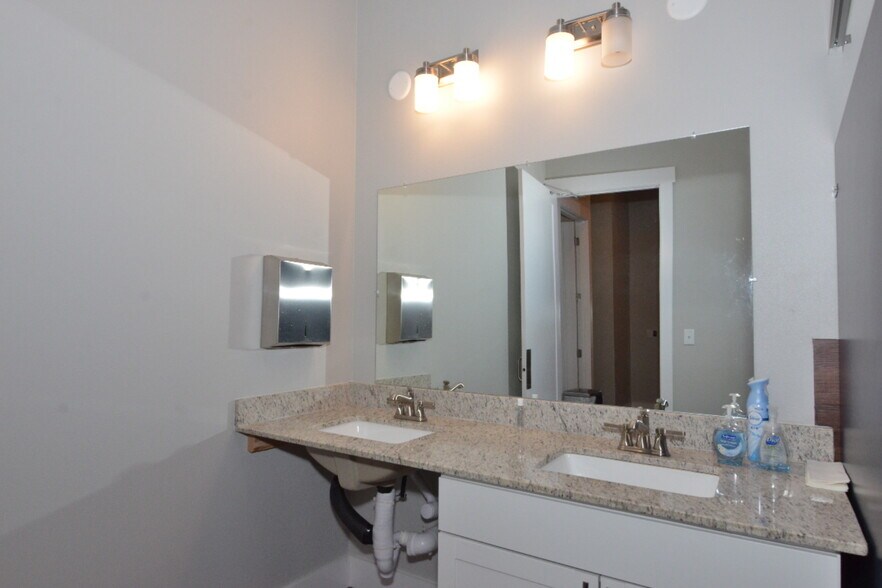 More Photos Of 2440 E Hwy 290, Dripping Springs Medical For Lease