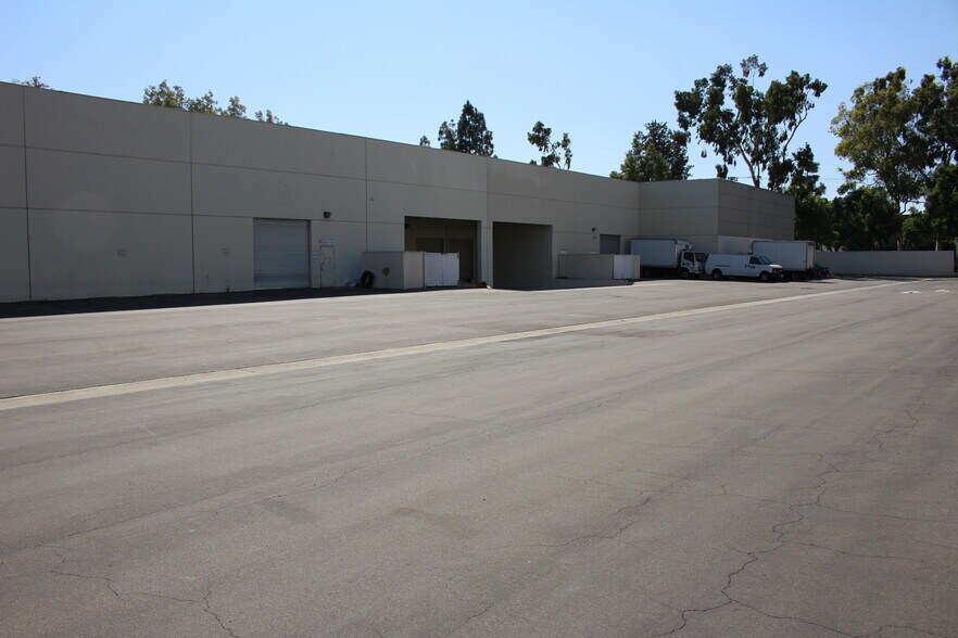 More Photos Of 13013-13017 166th St, Cerritos Warehouse For Lease