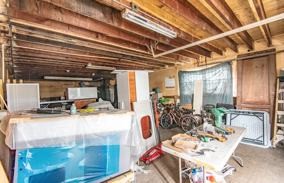 More Photos Of 2250 W Palm Ave, Hialeah Office For Sale