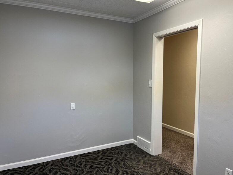 More Photos Of 411 W 5th St, McCook Office For Sale