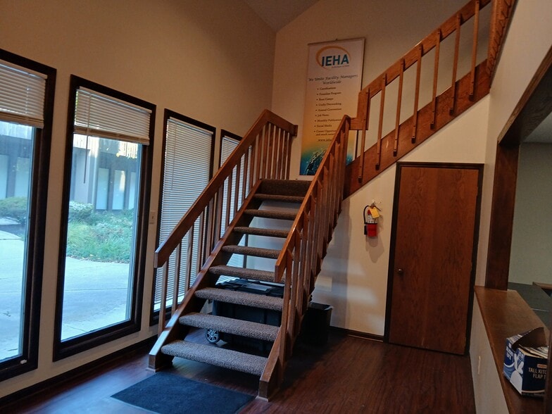 More Photos Of 1001 Eastwind Dr, Westerville Office For Lease