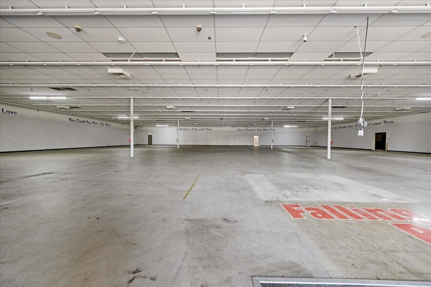 More Photos Of 580 N 11th Ave, Hanford Freestanding For Lease