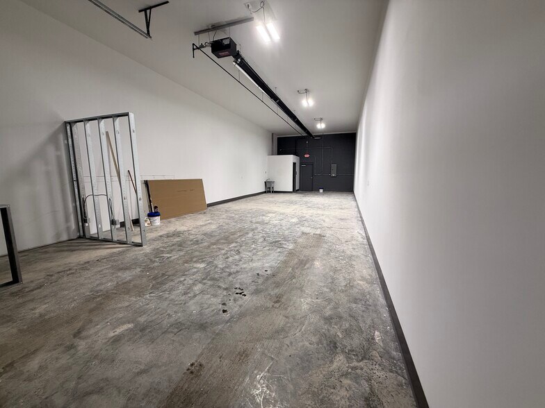 More Photos Of 70 County Line Dr, Cromwell Warehouse For Lease