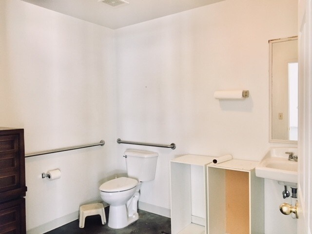 More Photos Of 332 Mountain View Dr, Johnstown Warehouse For Lease