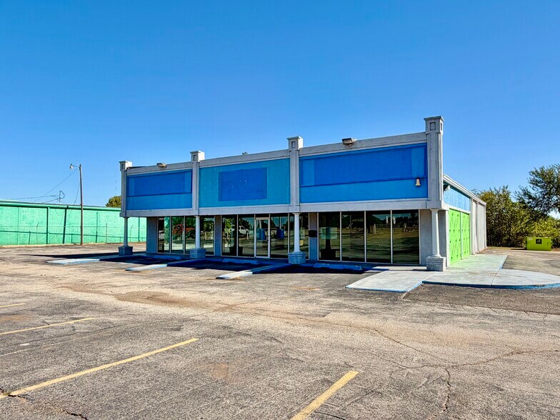 Primary Photo Of 6910 N Broadway Ext, Oklahoma City Showroom For Lease
