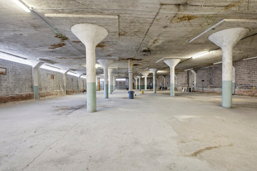 More Photos Of 1900 S Christopher Columbus Blvd, Philadelphia Freestanding For Sale