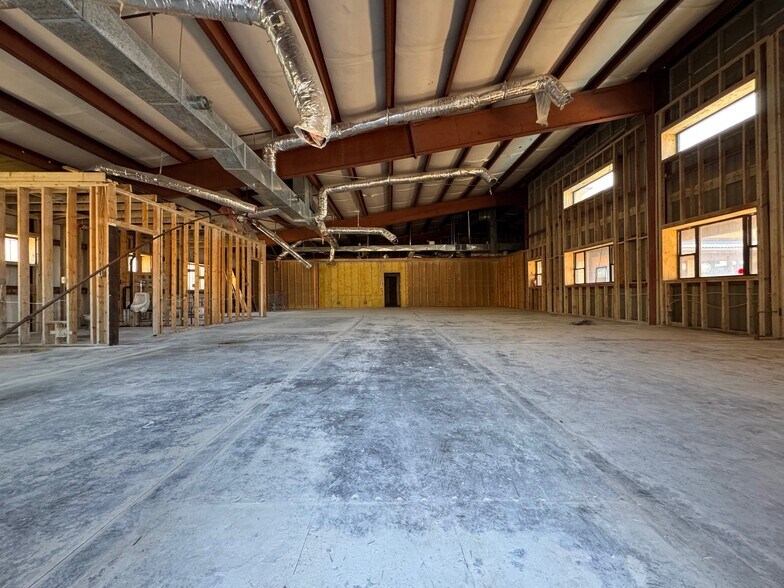 More Photos Of 651 N Main St, Mancos Warehouse For Lease