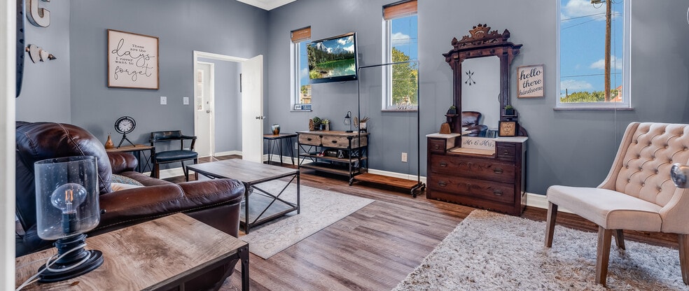 More Photos Of 801 E Park Ave, Fairmont Storefront For Sale