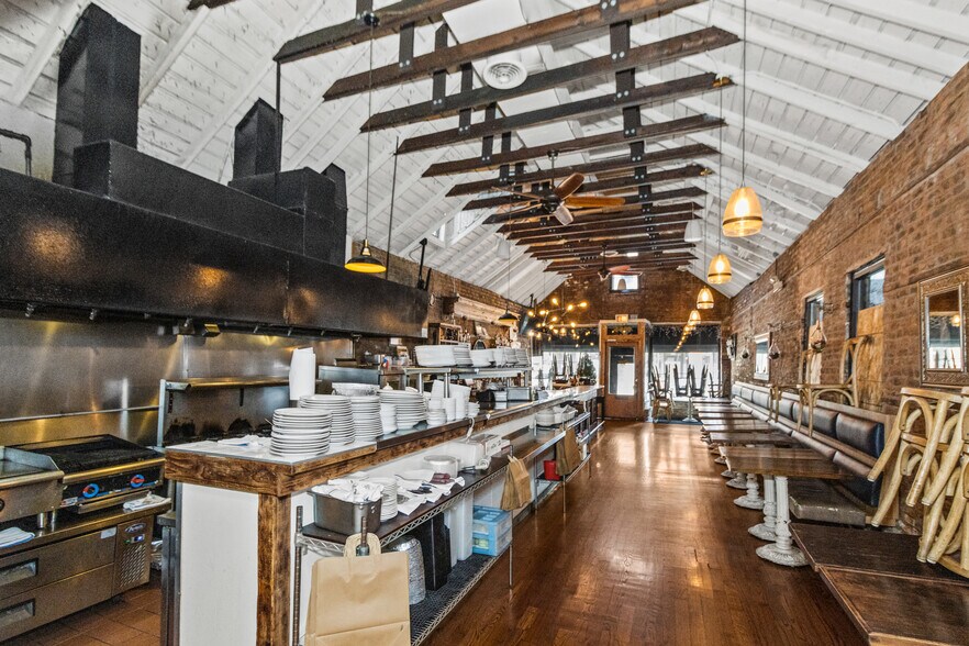 More Photos Of 1653-1655 W Cortland St, Chicago Storefront For Lease