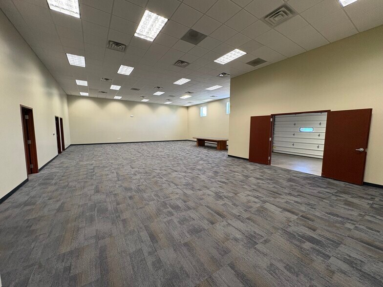 More Photos Of 1351-1355 W 800 N, Orem Showroom For Lease