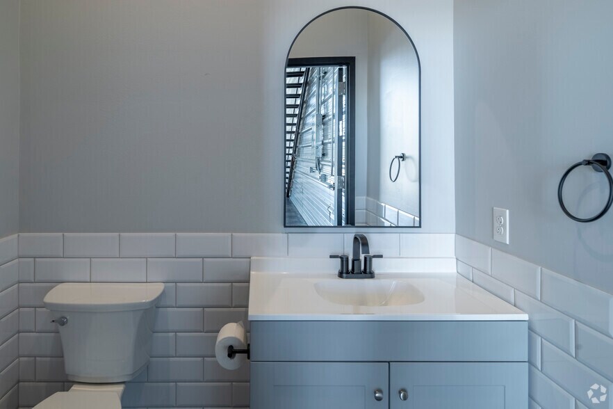 More Photos Of 7542 S Potomac St, Centennial Flex For Sale