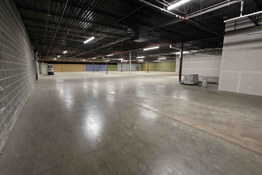 More Photos Of 831-923 W Clairemont Ave, Eau Claire Storefront For Lease