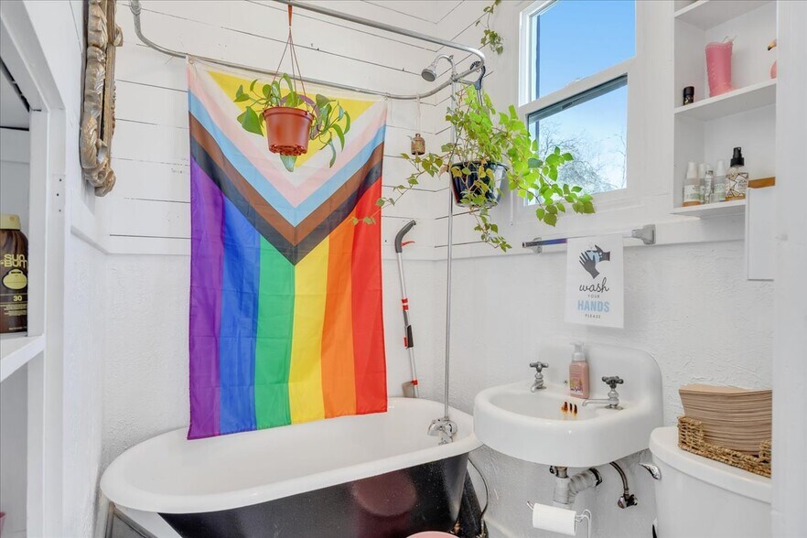 More Photos Of 134 N Washington St, Sonora Specialty For Sale