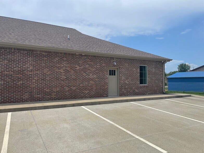 More Photos Of 3929 Lamar Dr, Clarksville Office For Lease