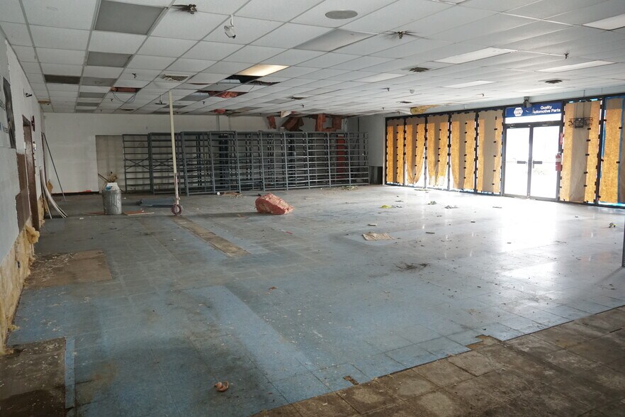 More Photos Of 210 Broad St, Bridgewater Service For Sale