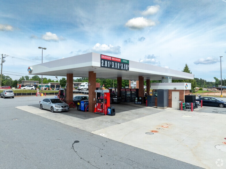 More Photos Of 8876 Dallas Acworth Hwy, Dallas Storefront For Lease