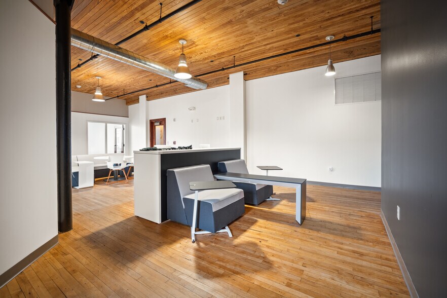 More Photos Of 211 N Franklin St, Port Washington Office For Lease