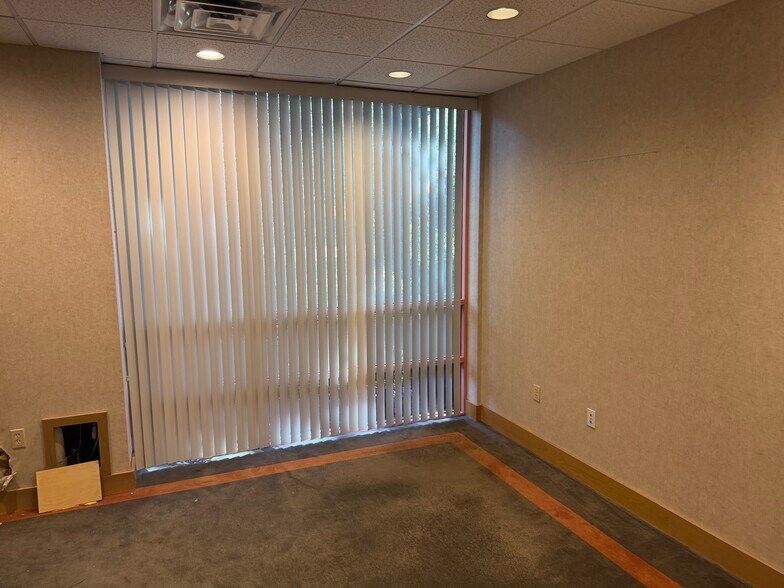More Photos Of 2700 NW 43rd St, Gainesville Office For Lease