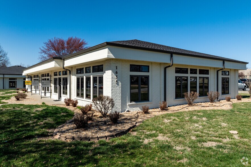 More Photos Of 1655 Enterprise Ave, Springfield Loft Creative Space For Lease